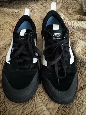Vans Ultrarange Women's Black and White Low-Top Sneakers Size 8